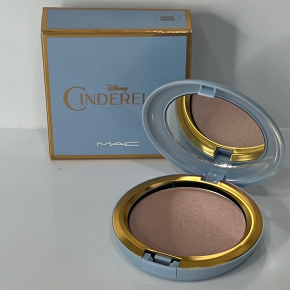 Mac Cosmetics Cinderella collection Beauty Power in “Mystery Princess” - Picture 1 of 4